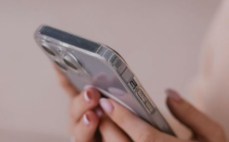 Жамбылдық бойжеткен TikTok-тағы танысына 1,4 млн теңге беріп, алданып қалды